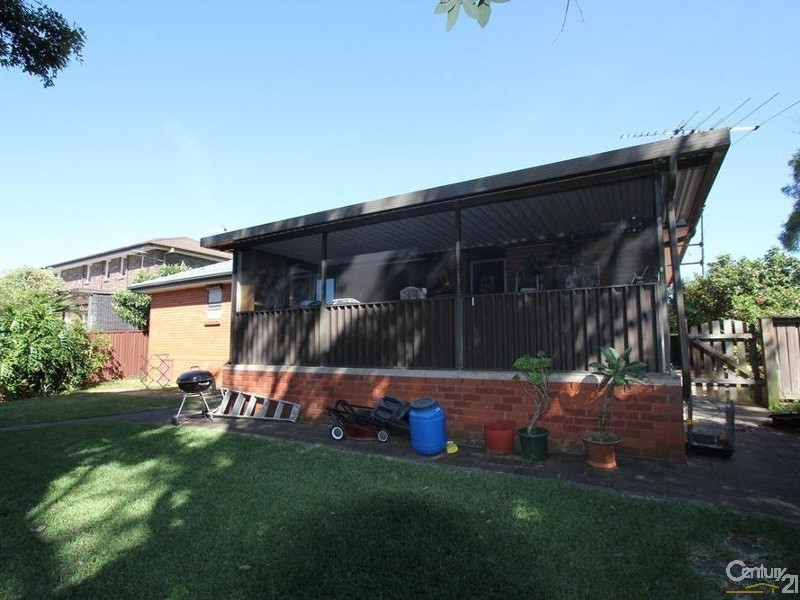 2 Bulolo Place, Glenfield NSW 2167