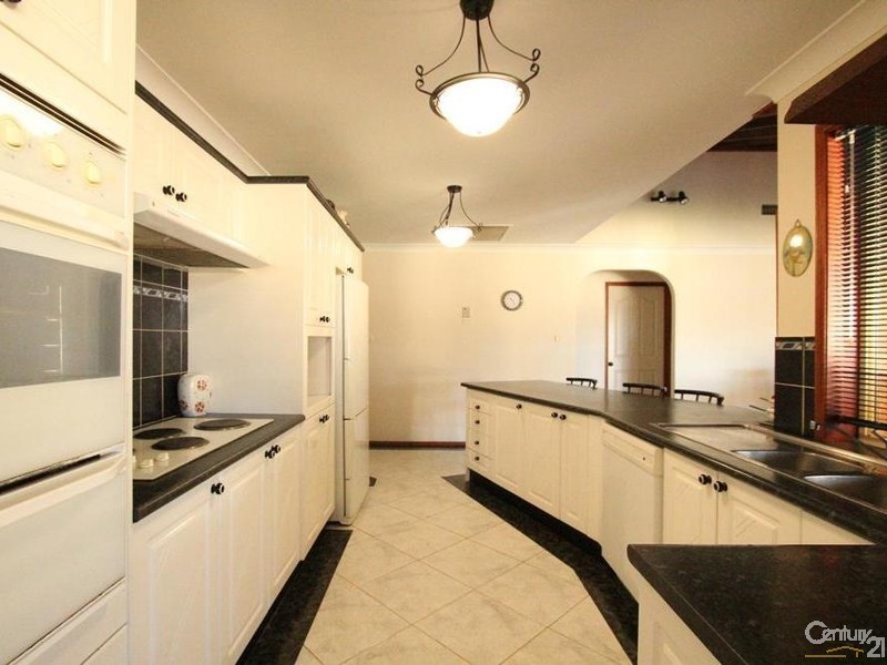 12 Barren Close, Green Valley NSW 2168