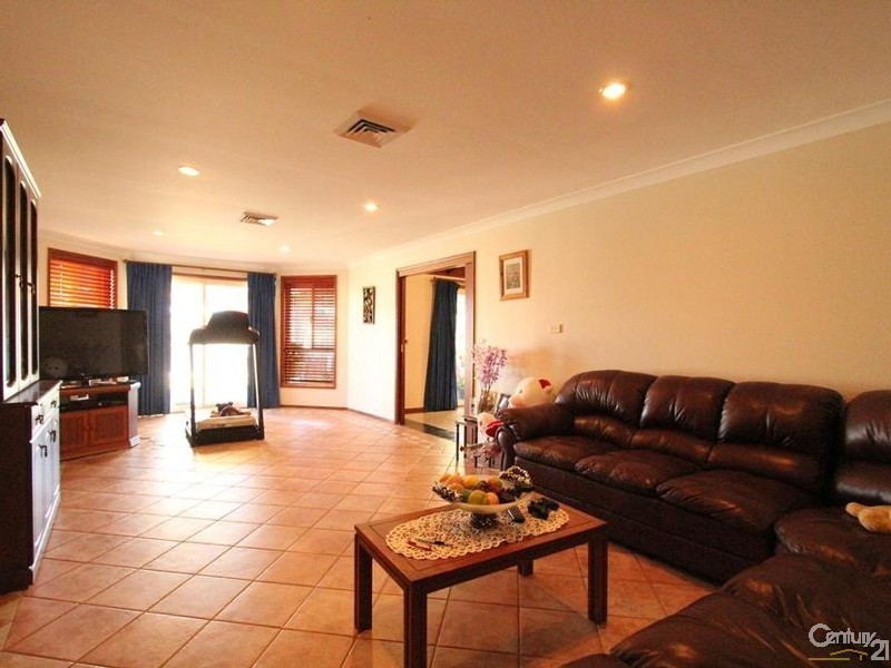 12 Barren Close, Green Valley NSW 2168