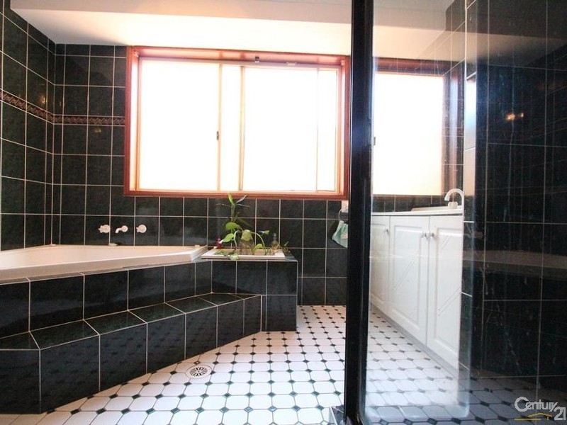 12 Barren Close, Green Valley NSW 2168