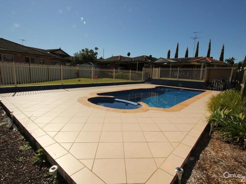 12 Barren Close, Green Valley NSW 2168