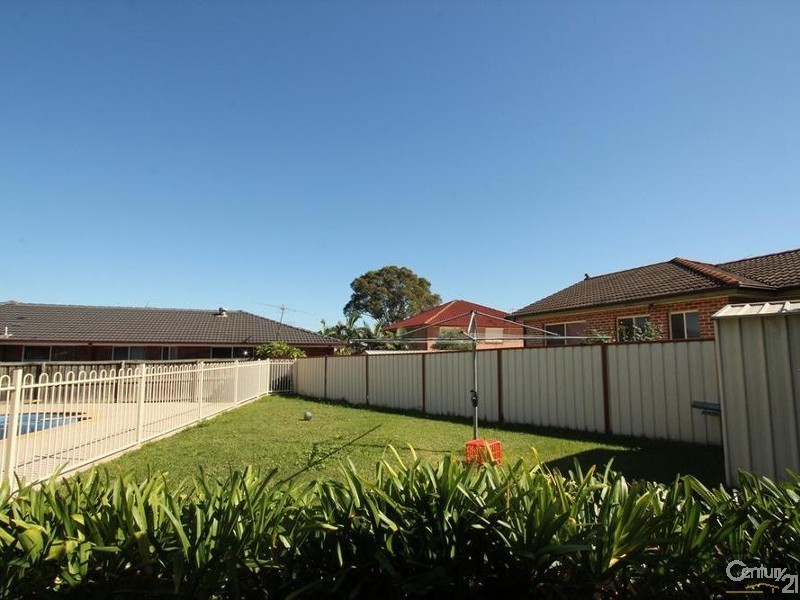 12 Barren Close, Green Valley NSW 2168