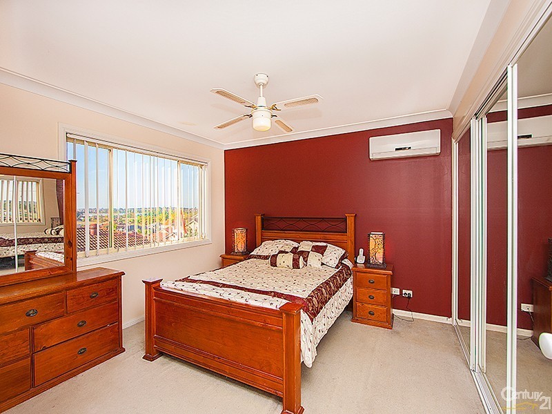 12 Dunalley Street, West Hoxton NSW 2171