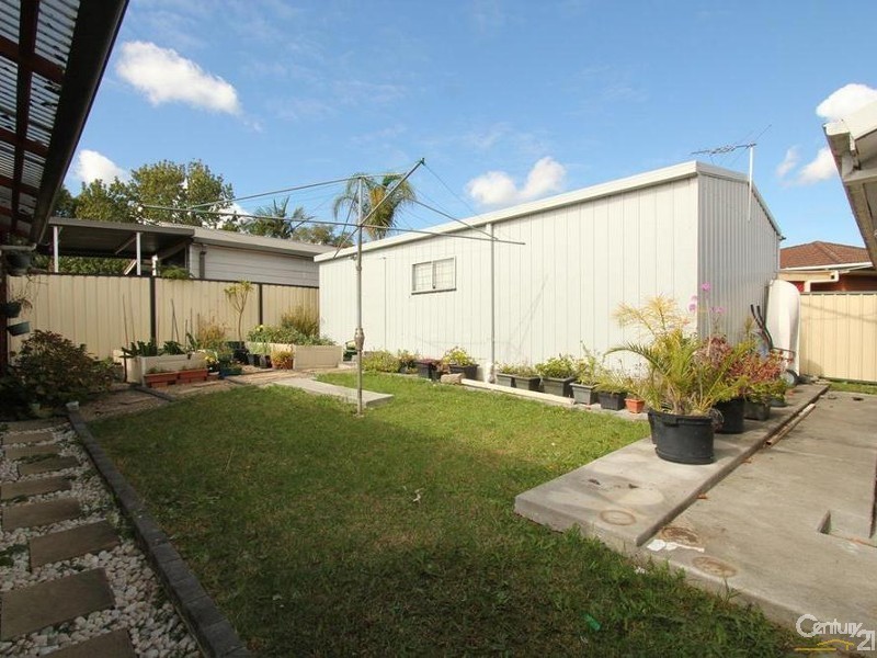 23 Binalong Avenue, Georges Hall NSW 2198