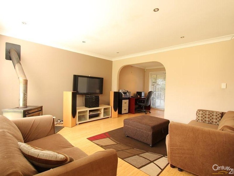6/4 Jacquinot Place, Glenfield NSW 2167