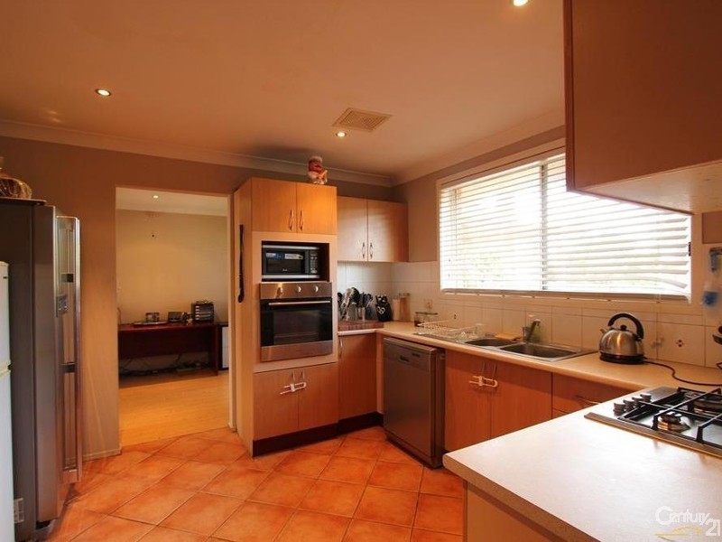 6/4 Jacquinot Place, Glenfield NSW 2167