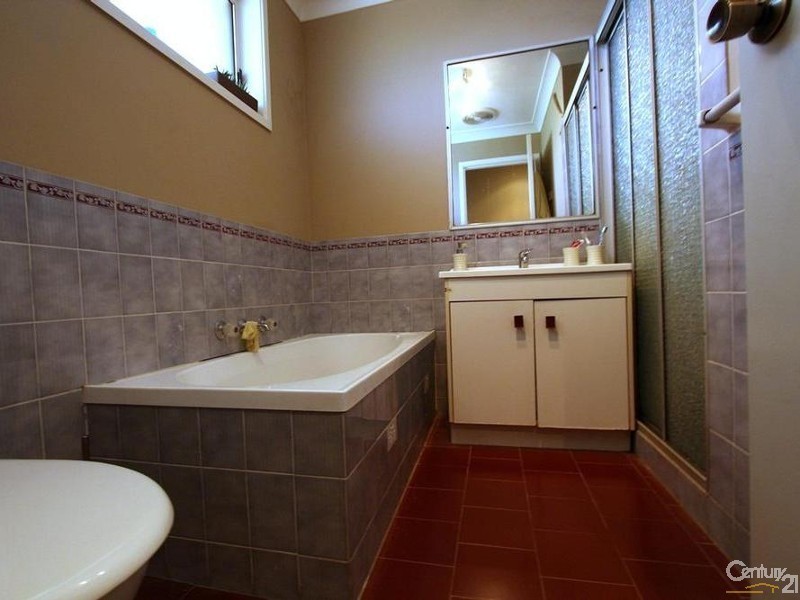 6/4 Jacquinot Place, Glenfield NSW 2167