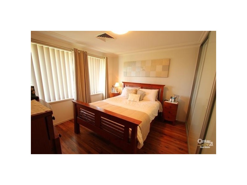 10 METCALFE AVENUE, Moorebank NSW 2170