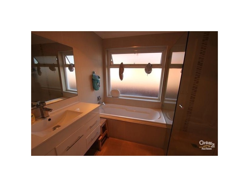 10 METCALFE AVENUE, Moorebank NSW 2170