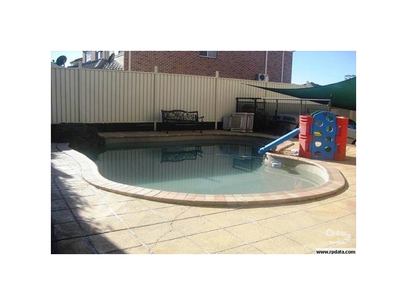 11 HILTON CRESCENT, Casula NSW 2170