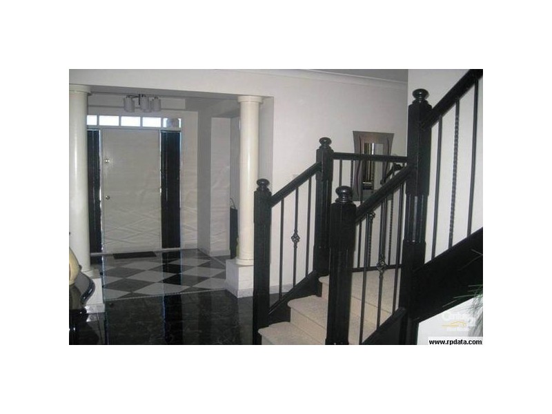 11 HILTON CRESCENT, Casula NSW 2170