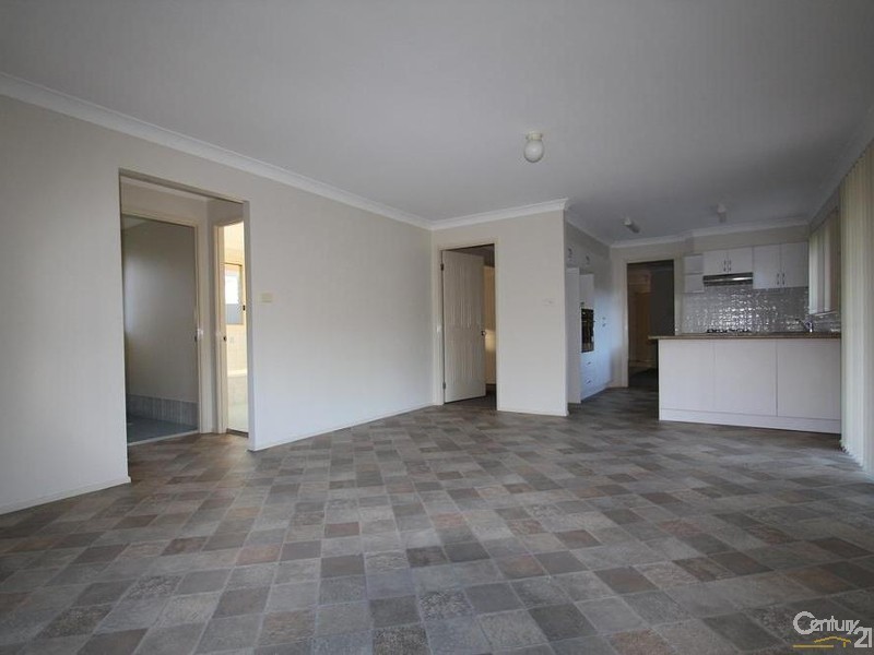 30 Wallcliffe Court, Wattle Grove NSW 2173