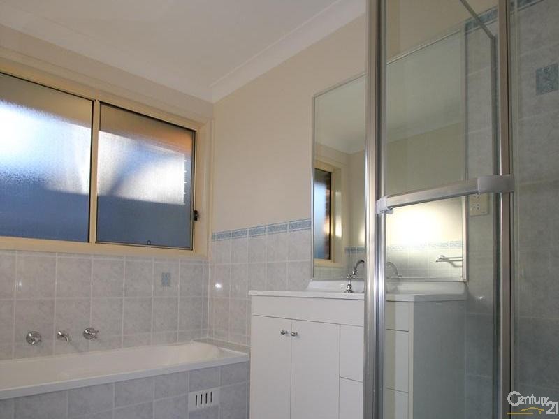 30 Wallcliffe Court, Wattle Grove NSW 2173