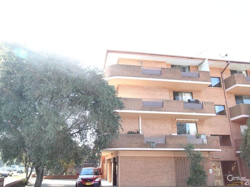 12/118 Wattle Ave, Carramar NSW 2163