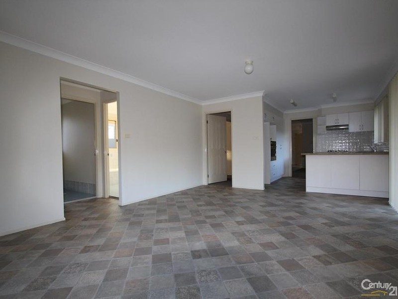 30 Wallcliffe Court, Wattle Grove NSW 2173