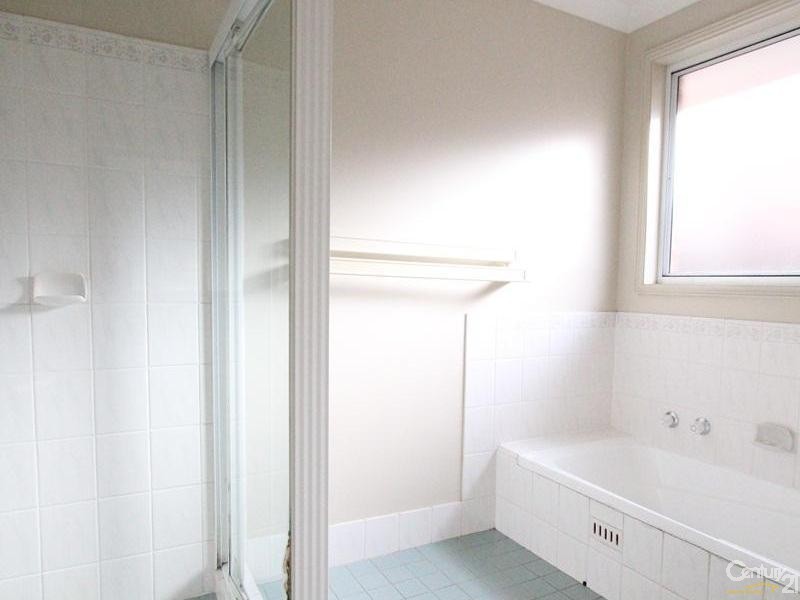 27 Bungonia Court, Wattle Grove NSW 2173