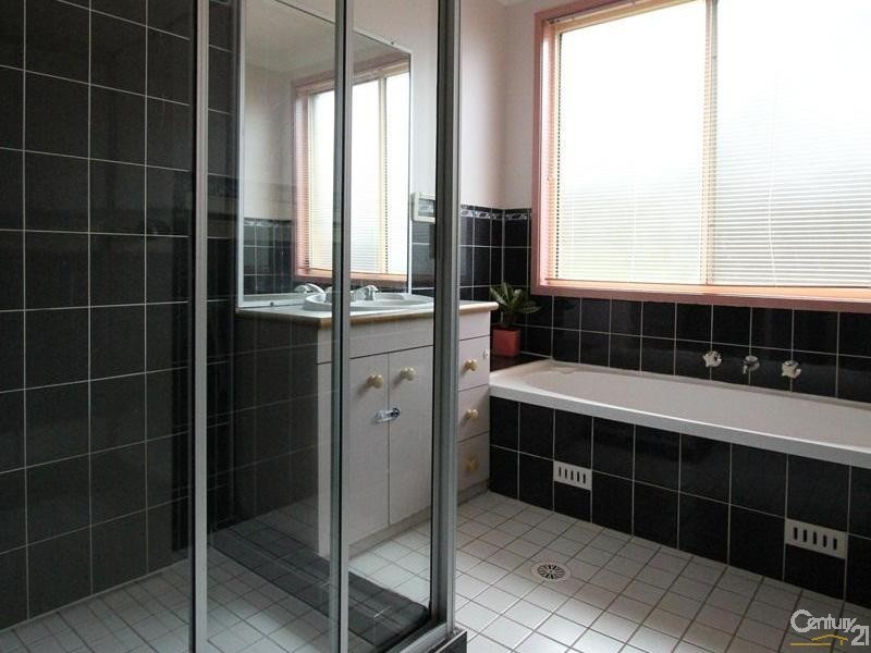 3 Durack Close, Casula NSW 2170