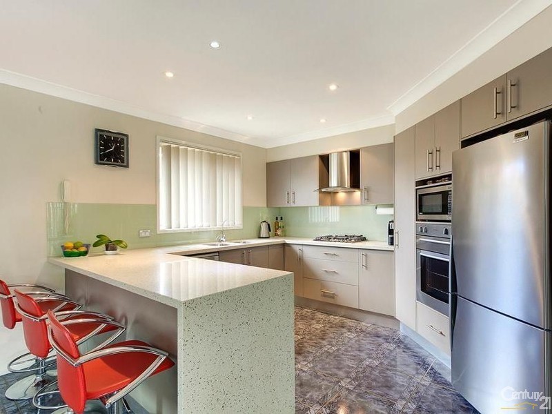 35 Lyndhurst Court, Wattle Grove NSW 2173