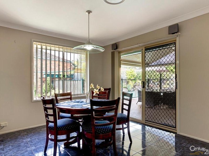 35 Lyndhurst Court, Wattle Grove NSW 2173