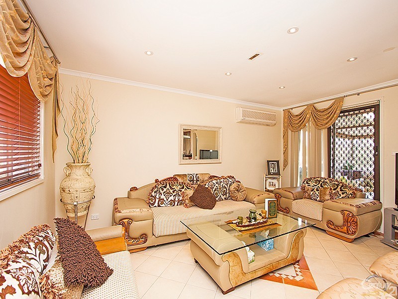 17 Taminga Road, Green Valley NSW 2168