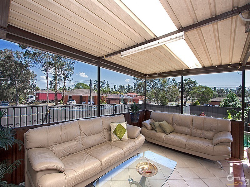 17 Taminga Road, Green Valley NSW 2168