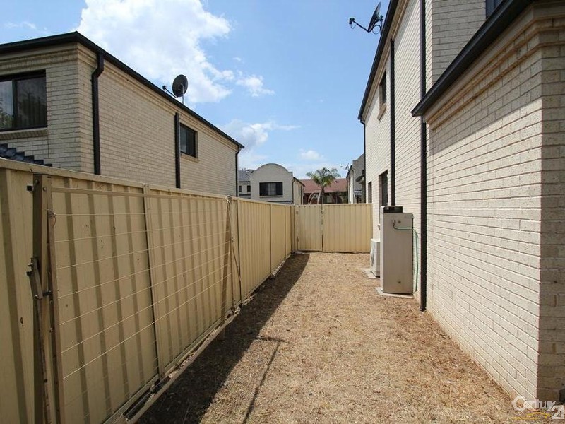 8/46-52 Wattle Road, Casula NSW 2170