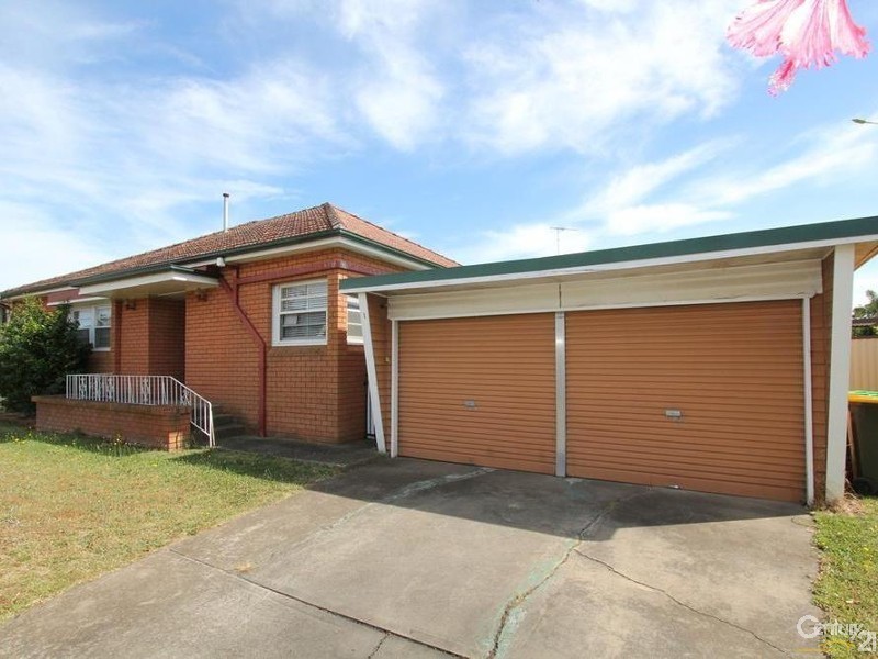 1 Fitzpatrick Crescent, Casula NSW 2170