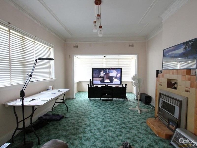 1 Fitzpatrick Crescent, Casula NSW 2170
