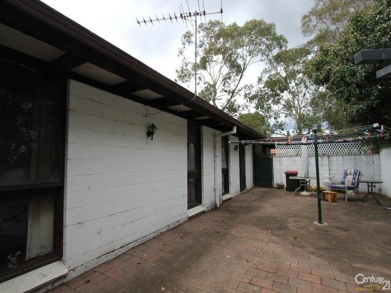 2 Shortland Avenue, Lurnea NSW 2170