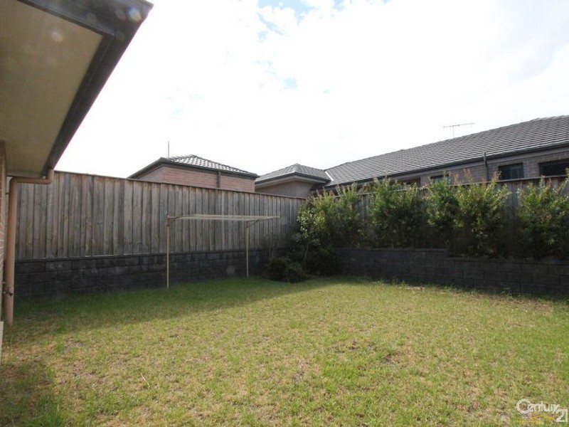 9 WARBY AVENUE, West Hoxton NSW 2171