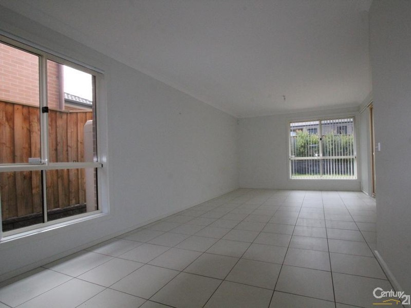 9 WARBY AVENUE, West Hoxton NSW 2171