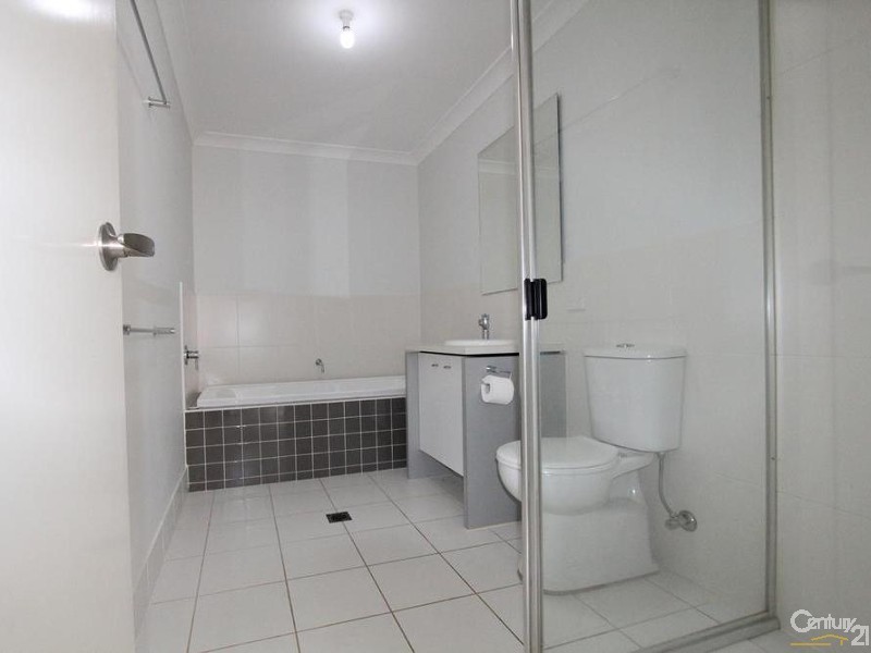 9 WARBY AVENUE, West Hoxton NSW 2171