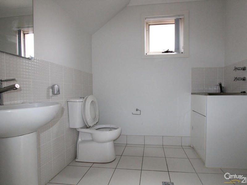 9 WARBY AVENUE, West Hoxton NSW 2171