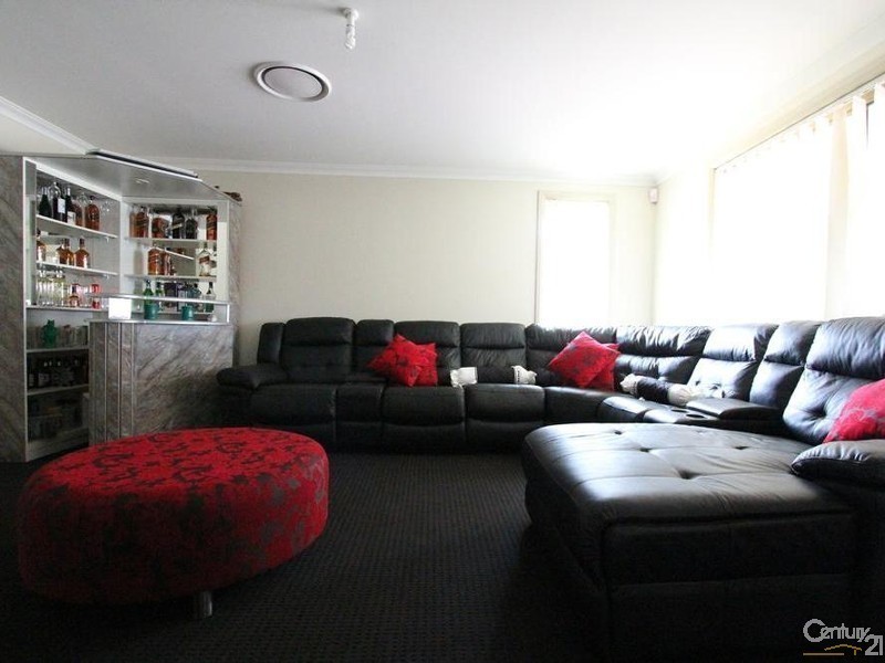 121 Braidwood Drive, Prestons NSW 2170