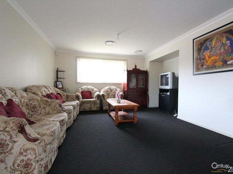 121 Braidwood Drive, Prestons NSW 2170