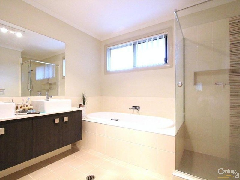 121 Braidwood Drive, Prestons NSW 2170