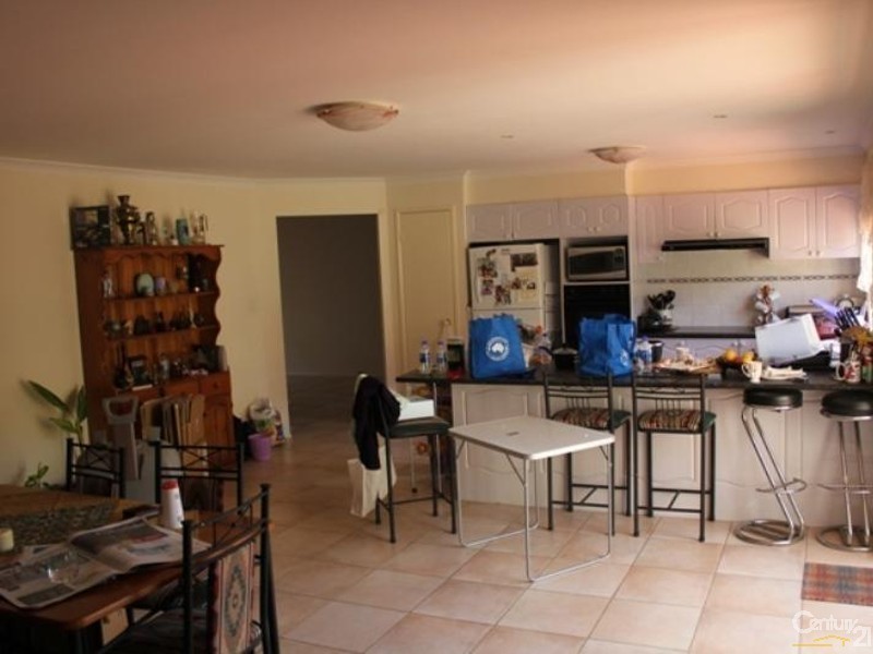 6 BEGA CLOSE, Prestons NSW 2170