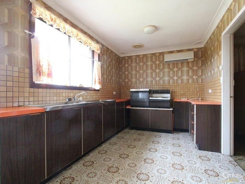 22 Bungulla Street, Sadleir NSW 2168