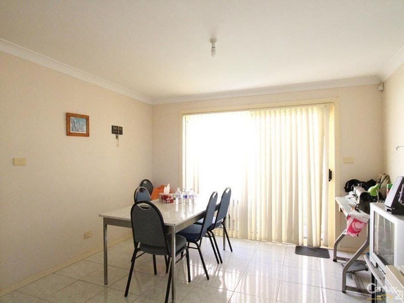 12A Mitchell Drive, West Hoxton NSW 2171