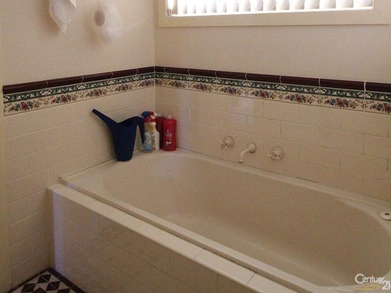 12A Mitchell Drive, West Hoxton NSW 2171