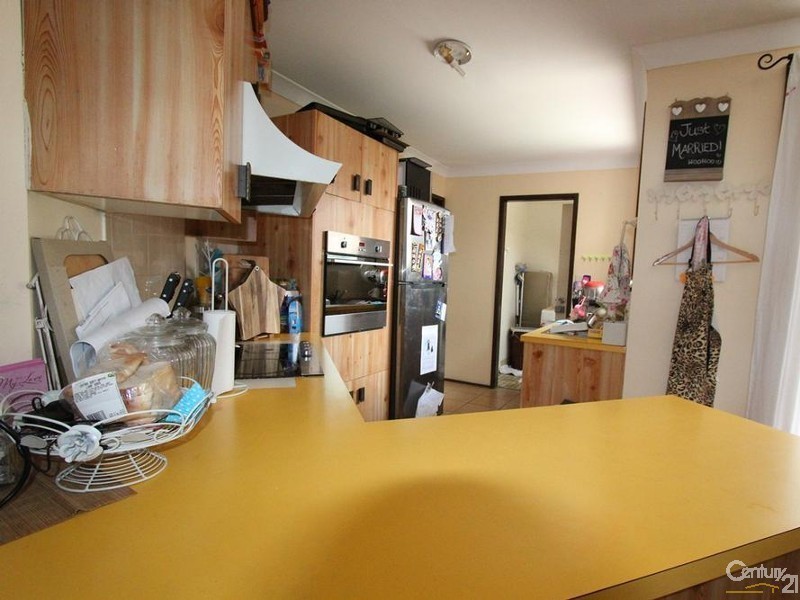 1/4 MARY CRESCENT, Macquarie Fields NSW 2564