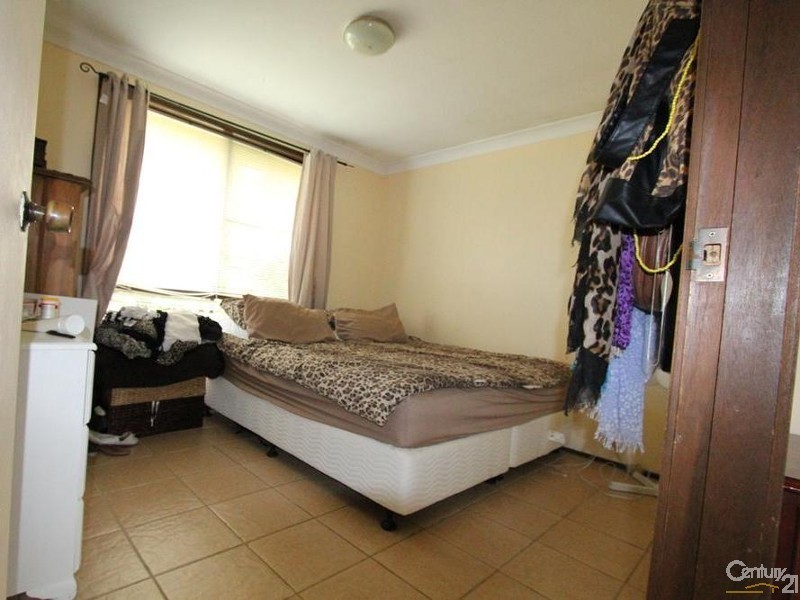 1/4 MARY CRESCENT, Macquarie Fields NSW 2564