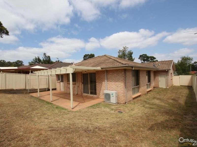 4 MERANG COURT, Wattle Grove NSW 2173