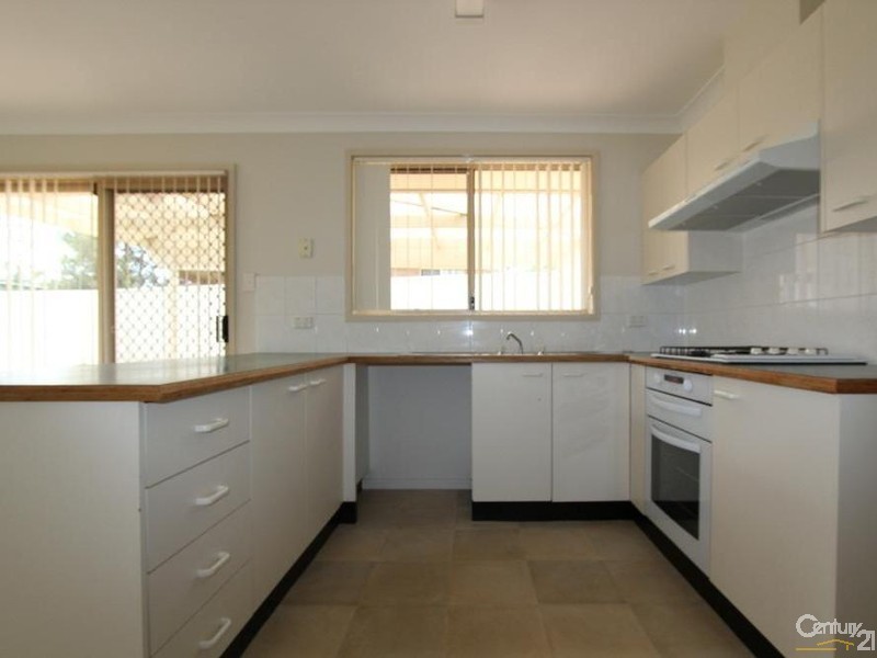 4 MERANG COURT, Wattle Grove NSW 2173