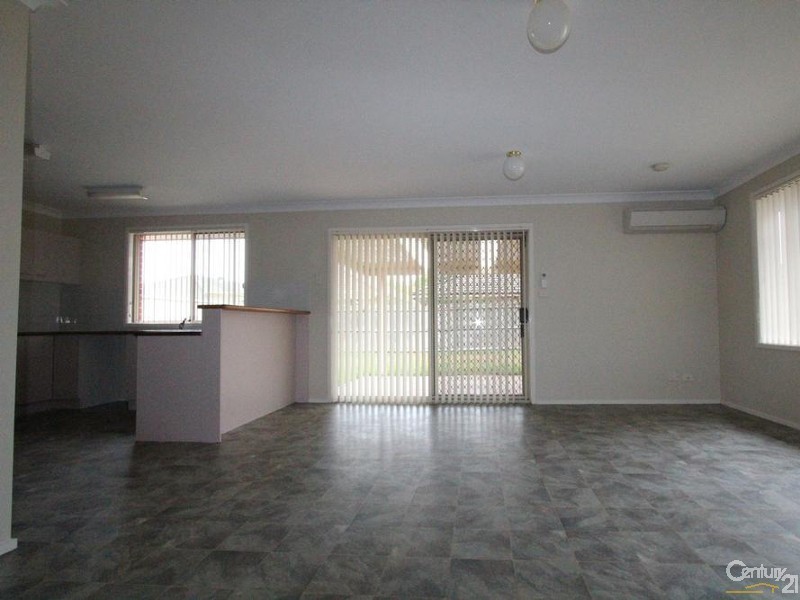 10 WARREGO COURT, Wattle Grove NSW 2173