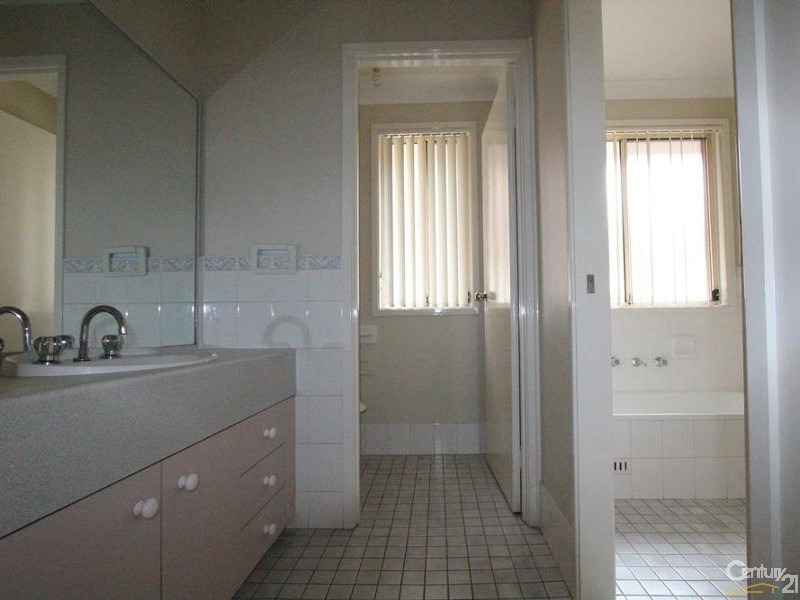 10 WARREGO COURT, Wattle Grove NSW 2173