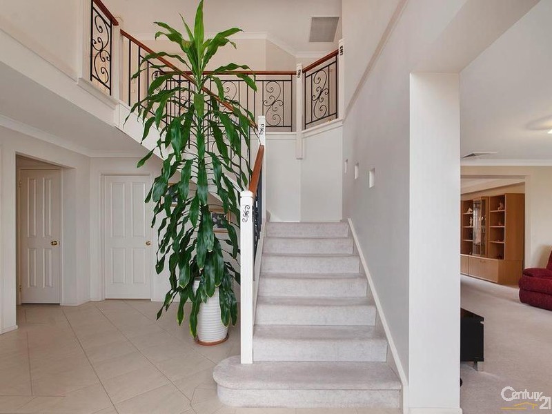 13 Ridgeway Close, West Hoxton NSW 2171