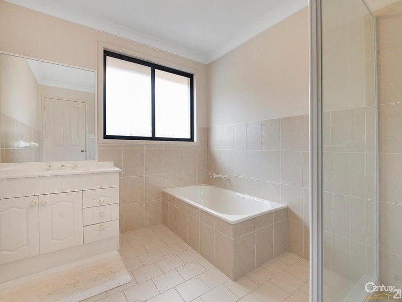13 Ridgeway Close, West Hoxton NSW 2171