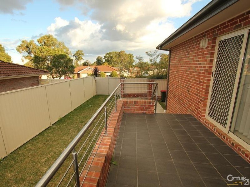 13/17 GREENFINCH STREET, Green Valley NSW 2168