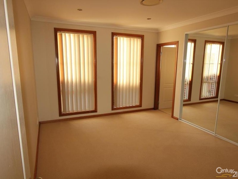 13/17 GREENFINCH STREET, Green Valley NSW 2168